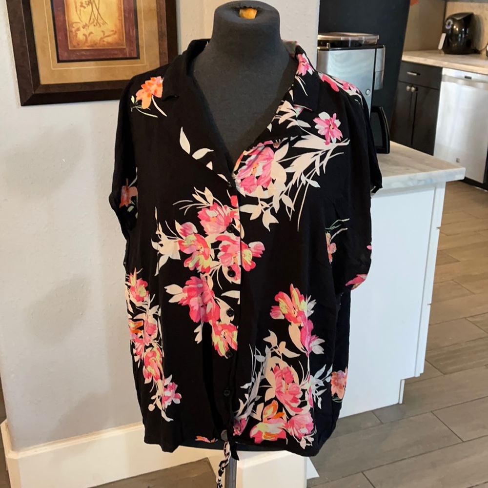 Torrid Tie Front Floral top